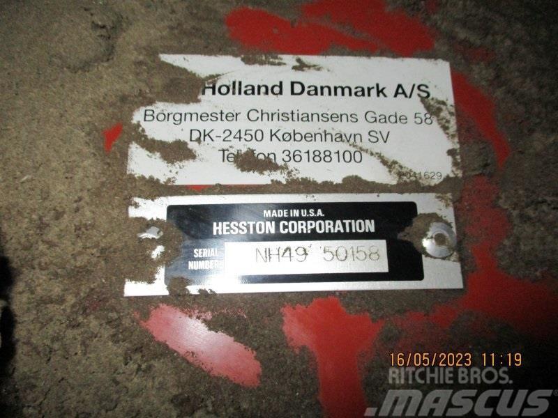New Holland 4990 Dæk skiftet Pressere til firkantede baller