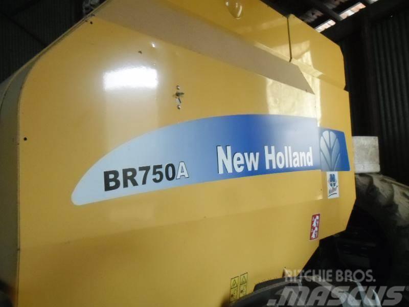 New Holland BR 750A Rundballe-pressere