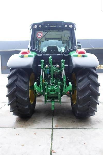John Deere 6090 M + chargeur JD 603 Traktorer