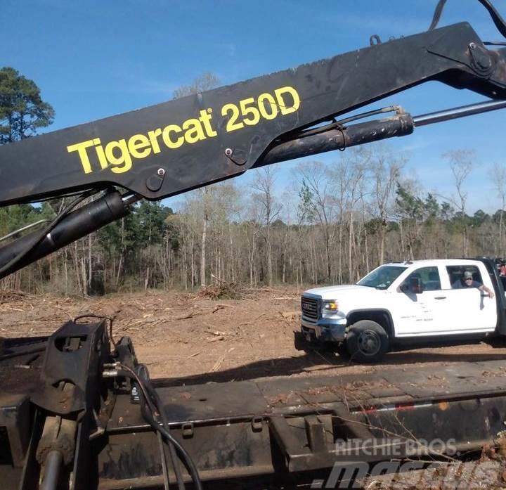 Tigercat 250D Knuckleboom læssere
