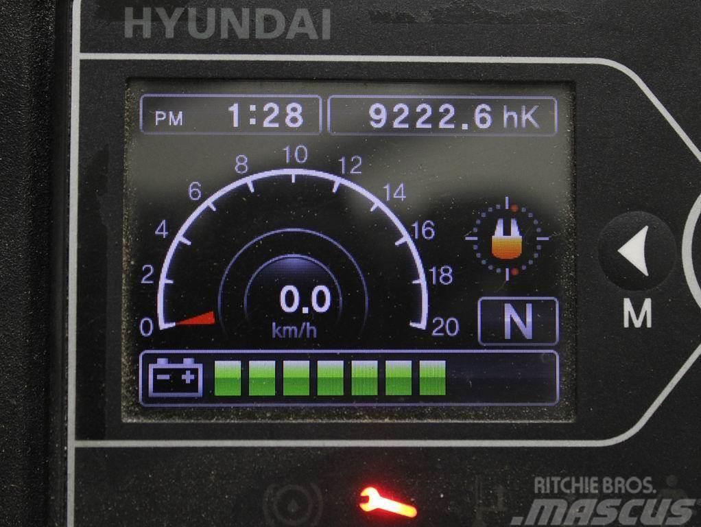Hyundai 16 BRJ-9 Reachtruck