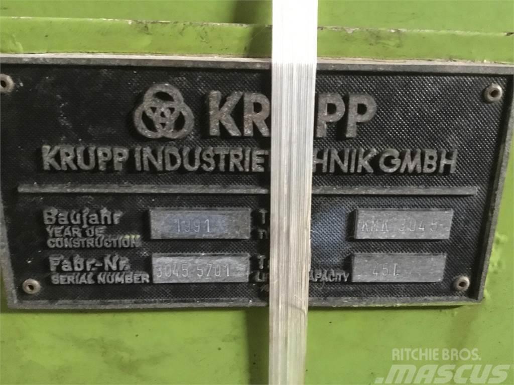 Krupp KMK 3045 upper cabin Kabiner og interiør