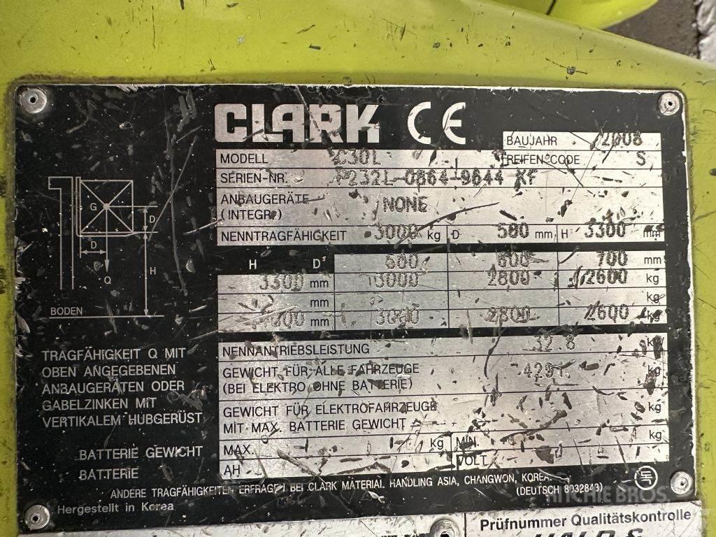 Clark C 30 L - TRIPLEX 4,8 m LPG gaffeltrucks